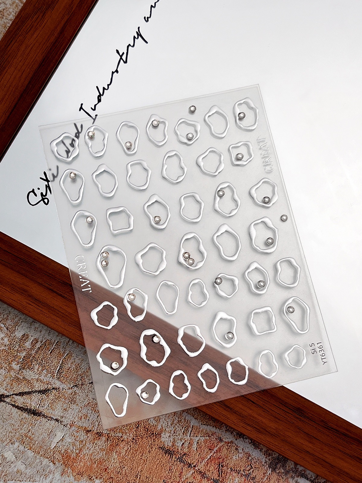 【1点ご購入 で10点プレゼントいたします】ゴールドラインのネイルシール爆閃シンプルリングポップなデコレーションシール