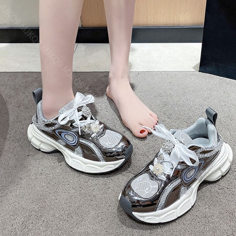 1000円OFFクーポン ヒールスニーカー 大きいサイズ レディース 紐靴 ローカット カジュアルシューズ 歩きやすい スニーカー ローヒール ウォーキング 快適 履きやすい 旅行 トラベル 通学 仕 1000円OFFクーポン ヒールスニーカー 大きいサイズ レディース 紐靴 ローカット カジュアルシューズ 歩きやすい スニーカー ローヒール ウォーキング 快適 履きやすい 旅行 トラベル 通学 仕