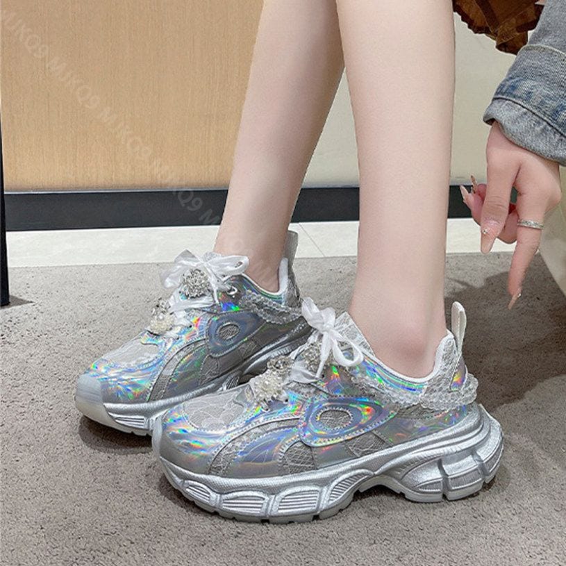 1000円OFFクーポン ヒールスニーカー 大きいサイズ レディース 紐靴 ローカット カジュアルシューズ 歩きやすい スニーカー ローヒール ウォーキング 快適 履きやすい 旅行 トラベル 通学 仕 1000円OFFクーポン ヒールスニーカー 大きいサイズ レディース 紐靴 ローカット カジュアルシューズ 歩きやすい スニーカー ローヒール ウォーキング 快適 履きやすい 旅行 トラベル 通学 仕