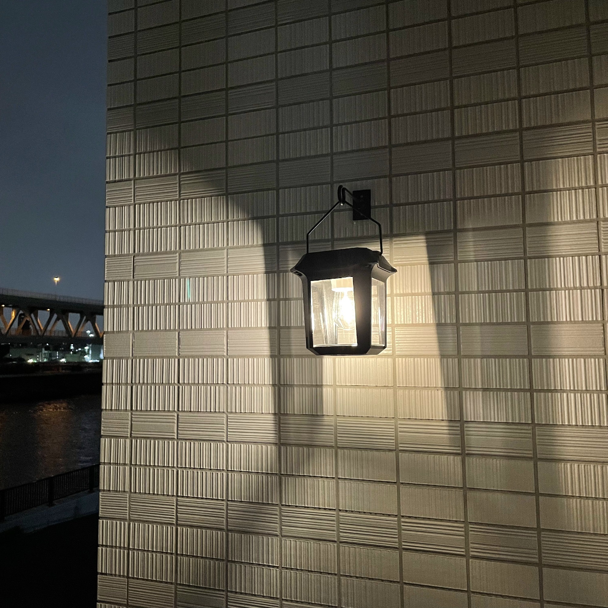 ランタン ソーラーライト【2個セット】 LED ガーデンライト 屋外 防水 暖色IP65 防水 大容量電池 夜間自動点灯 壁掛け 庭先 表玄関 廊下駐車場 ガーデン 停電時適用 Uni Buty ランタン ソーラーライト【2個セット】 LED ガーデンライト 屋外 防水 暖色IP65 防水 大容量電池 夜間自動点灯 壁掛け 庭先 表玄関 廊下駐車場 ガーデン 停電時適用 Uni Buty