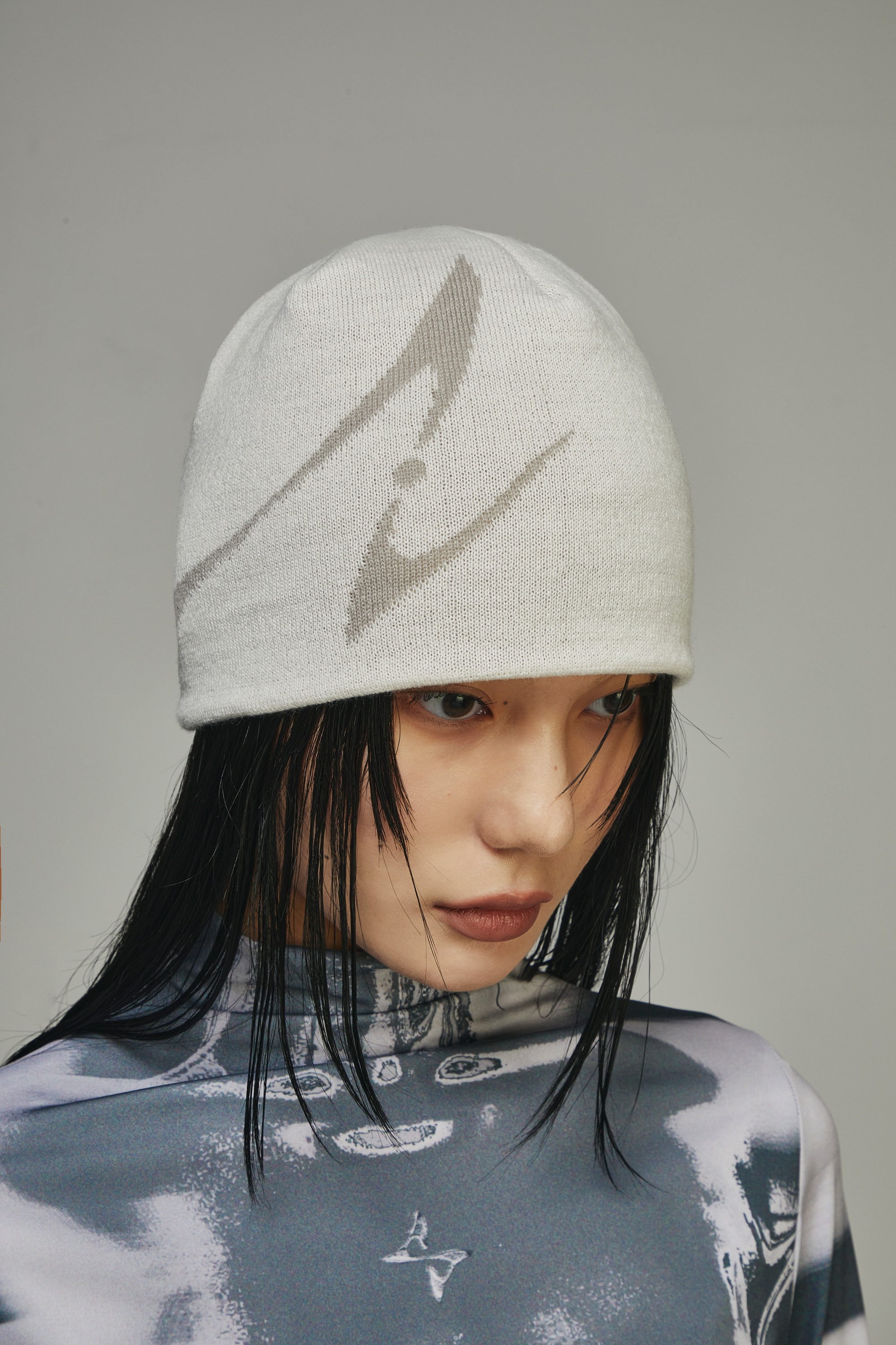 BLR】 BLR CURVED LOGO BEANIE IVORY