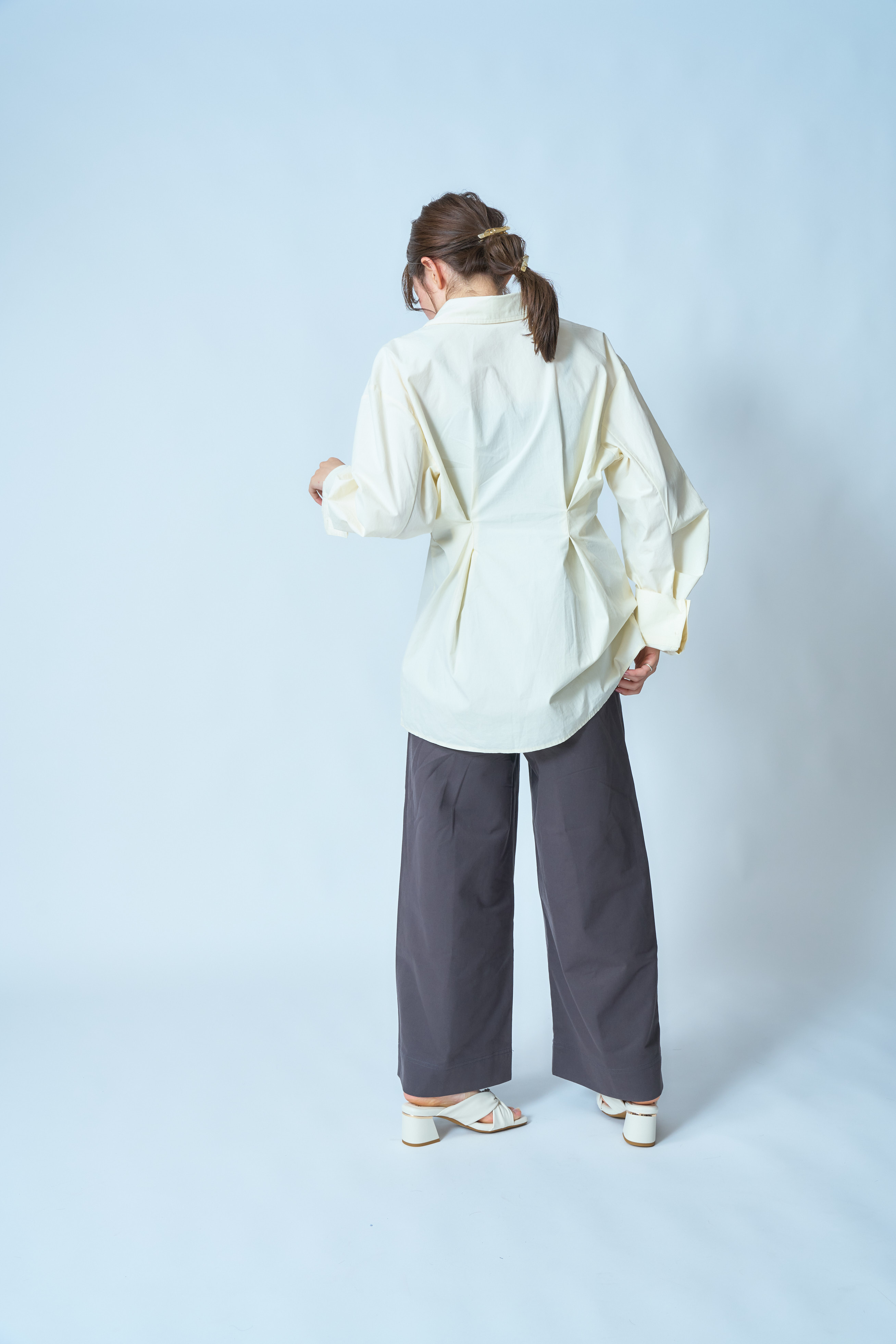 クラシックな襟つきシャツ【オーバーサイズ ブラウス】 クラシックな襟つきシャツ【オーバーサイズ ブラウス】