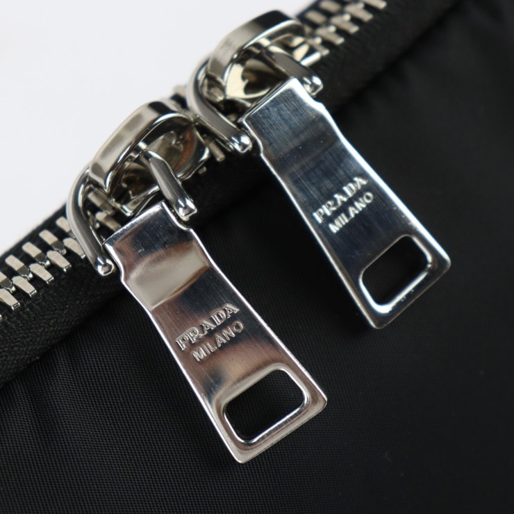 超美品 PRADA プラダ ショルダーバッグ 2VH088 クロスボディバッグ ナイロン ブラック シルバー金具 メッセンジャーバッグ【本物保証】 超美品 PRADA プラダ ショルダーバッグ 2VH088 クロスボディバッグ ナイロン ブラック シルバー金具 メッセンジャーバッグ【本物保証】