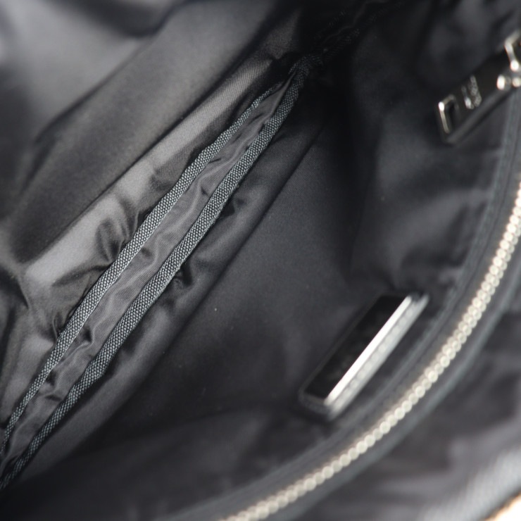 超美品 PRADA プラダ ショルダーバッグ 2VH088 クロスボディバッグ ナイロン ブラック シルバー金具 メッセンジャーバッグ【本物保証】 超美品 PRADA プラダ ショルダーバッグ 2VH088 クロスボディバッグ ナイロン ブラック シルバー金具 メッセンジャーバッグ【本物保証】