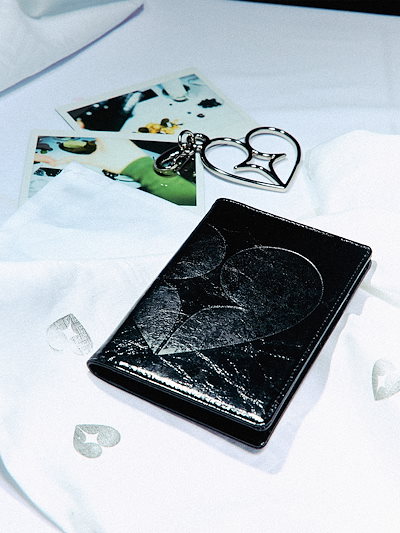 Qoo10] フェネック HEARTY PASSPORT CASE : メンズバッグ