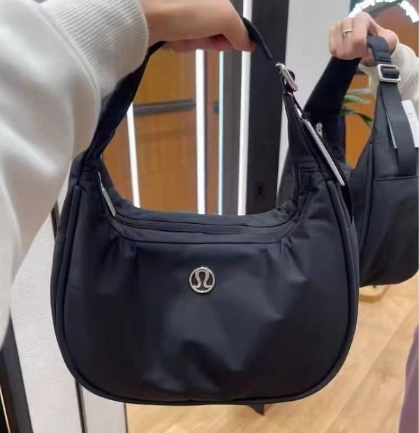 Lululemon ブラック スマホショルダーバッグ　ルルレモン ルルレモン/ショルダーバッグ/黒/ナイロンの買取実績【ブラン