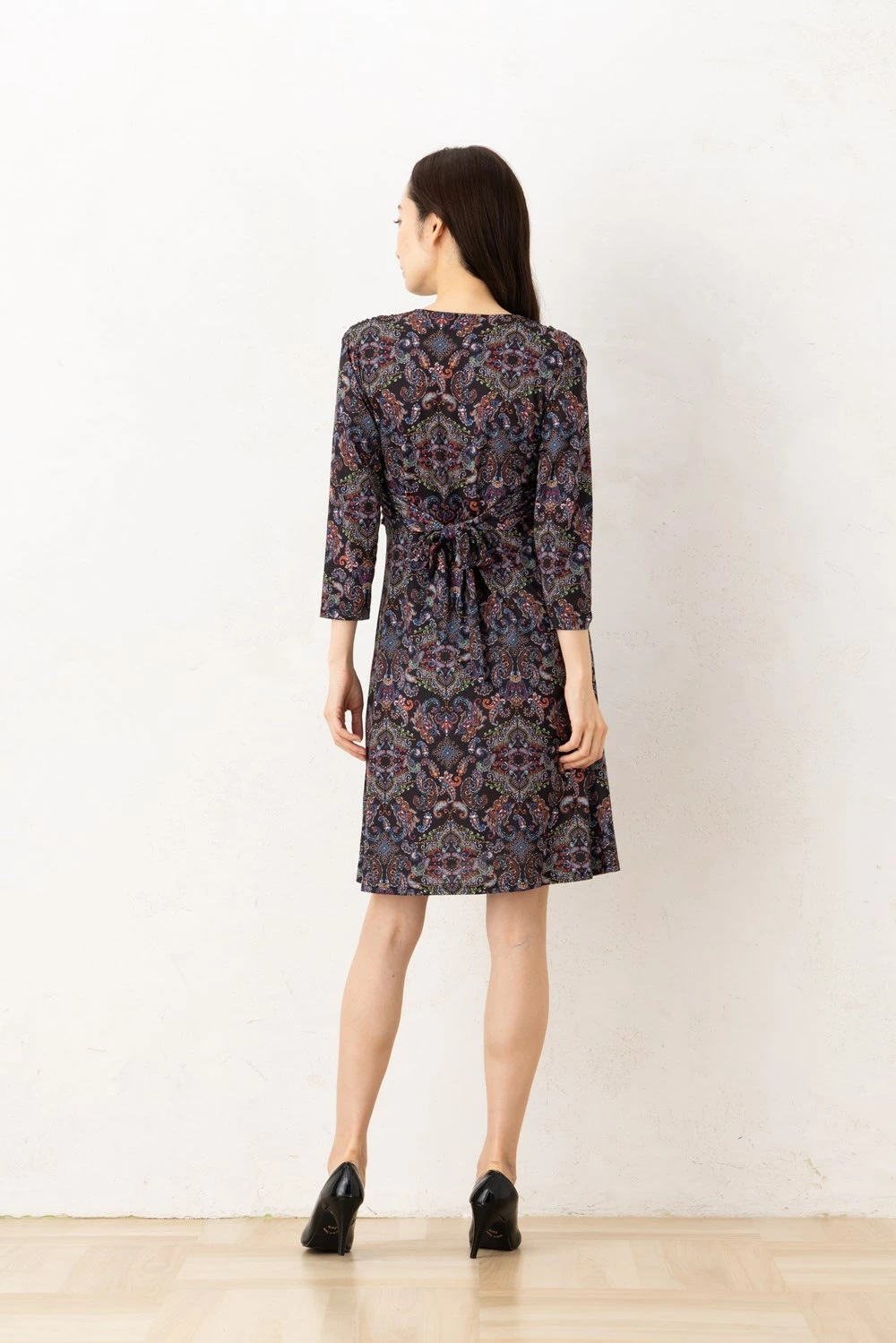 フィフィーユ(FIFILLES)ワンピース T1 T2 T3サイズ 七分袖 膝丈 Vネック ペイズリー柄 ジャージー生地 レディース フランス製 ワンピース ブラック フィフィーユ(FIFILLES)ワンピース T1 T2 T3サイズ 七分袖 膝丈 Vネック ペイズリー柄 ジャージー生地 レディース フランス製 ワンピース ブラック