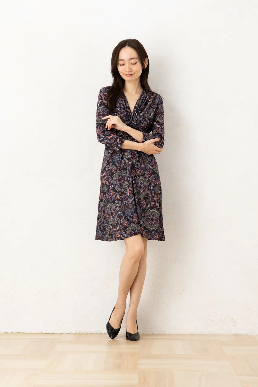 フィフィーユ(FIFILLES)ワンピース T1 T2 T3サイズ 七分袖 膝丈 Vネック ペイズリー柄 ジャージー生地 レディース フランス製 ワンピース ブラック フィフィーユ(FIFILLES)ワンピース T1 T2 T3サイズ 七分袖 膝丈 Vネック ペイズリー柄 ジャージー生地 レディース フランス製 ワンピース ブラック