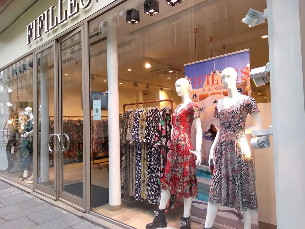 フィフィーユ(FIFILLES)ワンピース T1 T2 T3サイズ 七分袖 膝丈 Vネック ペイズリー柄 ジャージー生地 レディース フランス製 ワンピース ブラック フィフィーユ(FIFILLES)ワンピース T1 T2 T3サイズ 七分袖 膝丈 Vネック ペイズリー柄 ジャージー生地 レディース フランス製 ワンピース ブラック