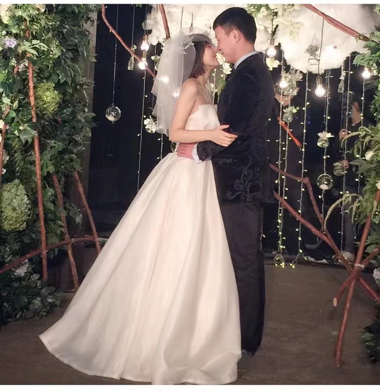 ウェディングドレス ウェディングドレス白 パーティードレス パフスリーブ オフショルダー 花嫁ロングドレス 結婚式 二次会 お呼ばれ 挙式 姫系 ウェディングドレス ウェディングドレス白 パーティードレス パフスリーブ オフショルダー 花嫁ロングドレス 結婚式 二次会 お呼ばれ 挙式 姫系