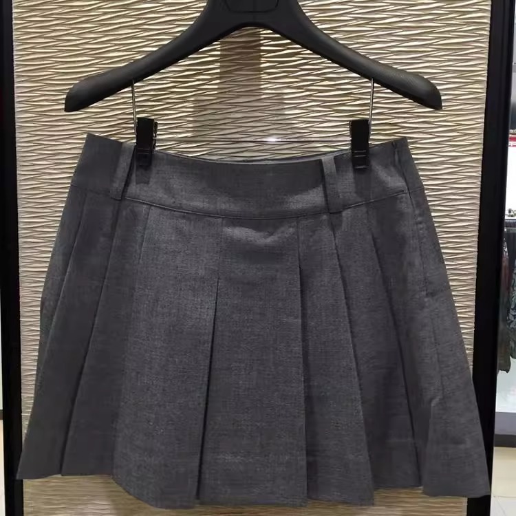 ボトムス スカート プリーツスカート ハイウエスト ポケット ミニ丈 可愛い かわいい 大人可愛い きれいめ シンプル 上品 おしゃれ カジュアル レトロ こなれ感 個性的 主役級 存在感 抜け感