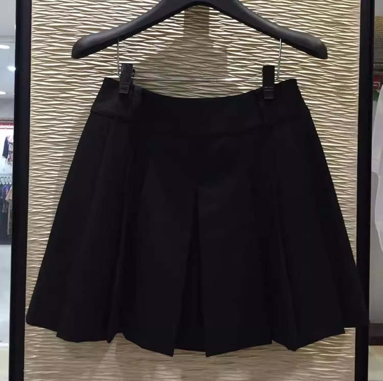 ボトムス スカート プリーツスカート ハイウエスト ポケット ミニ丈 可愛い かわいい 大人可愛い きれいめ シンプル 上品 おしゃれ カジュアル レトロ こなれ感 個性的 主役級 存在感 抜け感