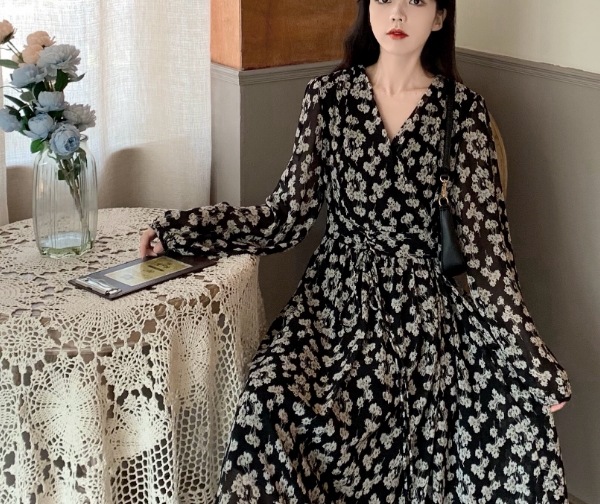 花柄ロングワンピース ワンピース ロング丈 袖あり 綿 花柄 爽やか 大人スタイル 大人可愛い きれいめ シンプル カジュアル 大人 上品 おしゃれ かっこいい レトロ アジアン 大人可愛い 大人女子 花柄ロングワンピース ワンピース ロング丈 袖あり 綿 花柄 爽やか 大人スタイル 大人可愛い きれいめ シンプル カジュアル 大人 上品 おしゃれ かっこいい レトロ アジアン 大人可愛い 大人女子