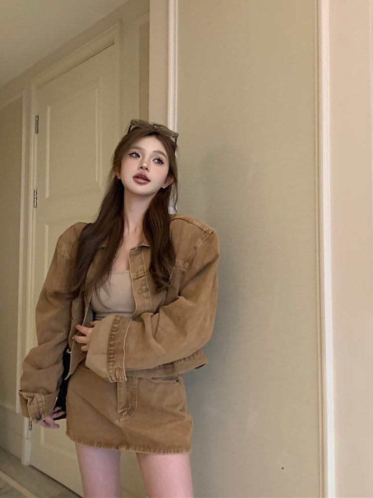 2025 秋冬 2点セット レトロっぽ カジュアル に 王道 ボタンアウター ショート丈トップスジャケット加工 ミニ丈 ハイウエストストレートセットアップ コーデ 韓国系ファッション 上下レディース 2025 秋冬 2点セット レトロっぽ カジュアル に 王道 ボタンアウター ショート丈トップスジャケット加工 ミニ丈 ハイウエストストレートセットアップ コーデ 韓国系ファッション 上下レディース