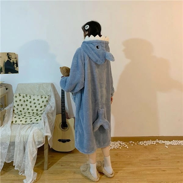 【激安開催!】もこもこパジャマ ナイトガウン レディース サメ柄 冬 かわいい 上下ゼット 長袖 ルームウェア 帽子付き 着る毛布 もこもこ パジャマ 部屋着 寝間着 おうち時間 女性用 ふわふわ 前 【激安開催!】もこもこパジャマ ナイトガウン レディース サメ柄 冬 かわいい 上下ゼット 長袖 ルームウェア 帽子付き 着る毛布 もこもこ パジャマ 部屋着 寝間着 おうち時間 女性用 ふわふわ 前