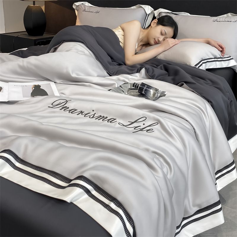 寝具 アイスシルクの夏の掛け布団4ピース涼感エアコン掛け布団シングルダブル