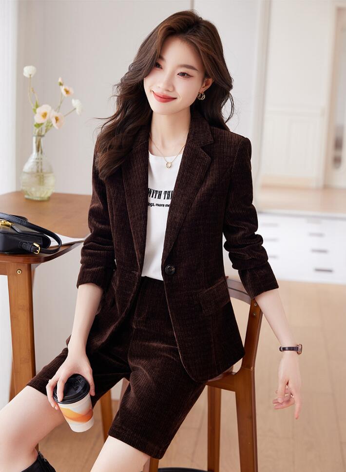 超人気 高評価!!秋冬 3色 スーツ レディース パンツスーツ 上下セット 無地 着痩せ テーラード ファッション コーデュロイジャケットボタン1つ+5分丈パンツ 2点セット 通勤 フォーマル OL 超人気 高評価!!秋冬 3色 スーツ レディース パンツスーツ 上下セット 無地 着痩せ テーラード ファッション コーデュロイジャケットボタン1つ+5分丈パンツ 2点セット 通勤 フォーマル OL
