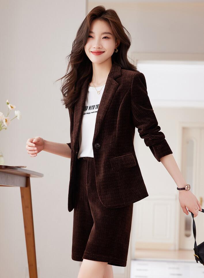 超人気 高評価!!秋冬 3色 スーツ レディース パンツスーツ 上下セット 無地 着痩せ テーラード ファッション コーデュロイジャケットボタン1つ+5分丈パンツ 2点セット 通勤 フォーマル OL 超人気 高評価!!秋冬 3色 スーツ レディース パンツスーツ 上下セット 無地 着痩せ テーラード ファッション コーデュロイジャケットボタン1つ+5分丈パンツ 2点セット 通勤 フォーマル OL