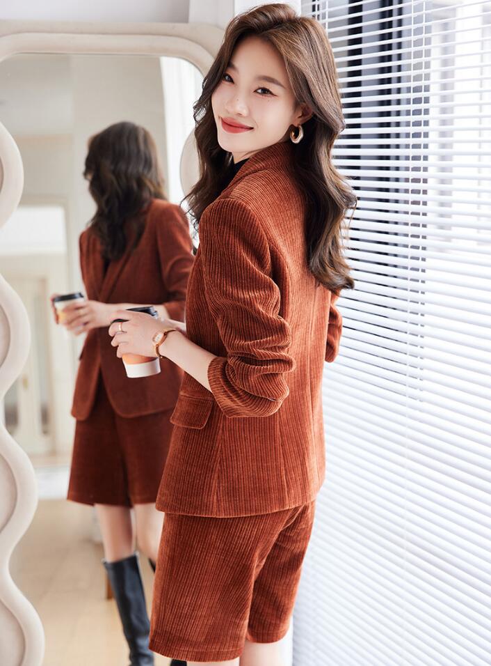 超人気 高評価!!秋冬 3色 スーツ レディース パンツスーツ 上下セット 無地 着痩せ テーラード ファッション コーデュロイジャケットボタン1つ+5分丈パンツ 2点セット 通勤 フォーマル OL 超人気 高評価!!秋冬 3色 スーツ レディース パンツスーツ 上下セット 無地 着痩せ テーラード ファッション コーデュロイジャケットボタン1つ+5分丈パンツ 2点セット 通勤 フォーマル OL