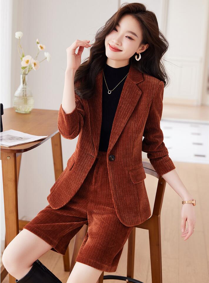 超人気 高評価!!秋冬 3色 スーツ レディース パンツスーツ 上下セット 無地 着痩せ テーラード ファッション コーデュロイジャケットボタン1つ+5分丈パンツ 2点セット 通勤 フォーマル OL 超人気 高評価!!秋冬 3色 スーツ レディース パンツスーツ 上下セット 無地 着痩せ テーラード ファッション コーデュロイジャケットボタン1つ+5分丈パンツ 2点セット 通勤 フォーマル OL
