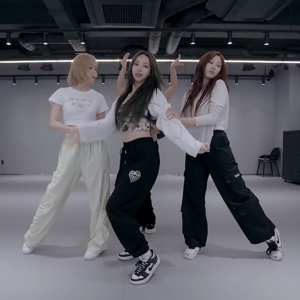 Qoo10] 【aespa カリナ着用】 【ROCKC