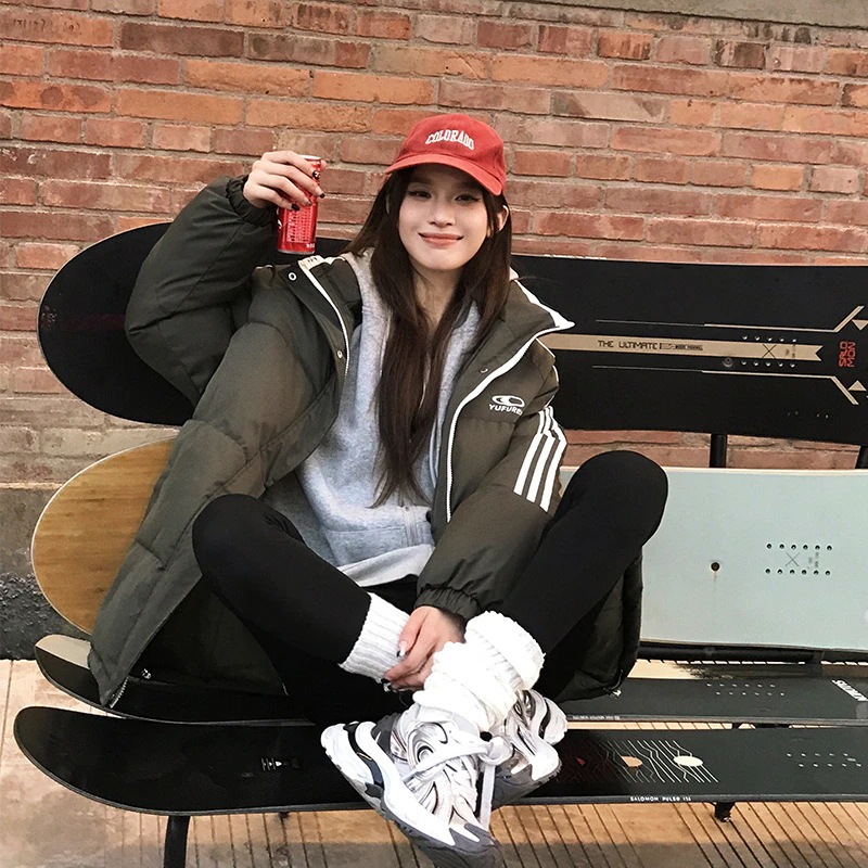 2024年カップルアメリカのレトロなアルファベット立襟綿服男女縞潮牌ゆるい学院風綿服コート