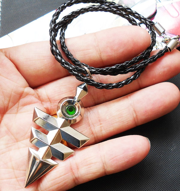 【希少品】遊戯王 20th 遊戯王展 ブラックマジシャン ペンダント ネックレス 51PbN2o9E7L._AC_UF350,