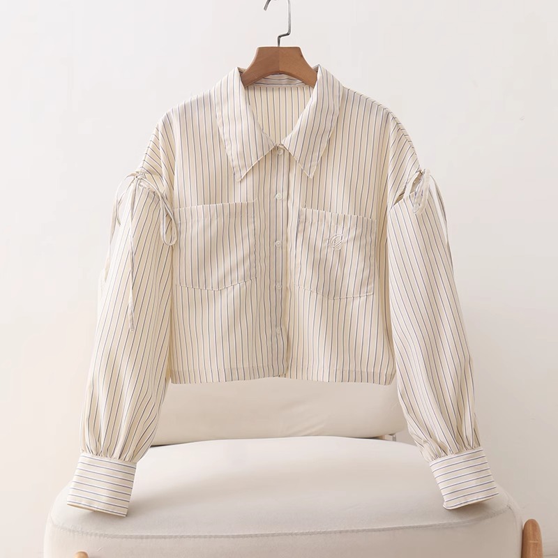 トップス シャツ 襟付き 前開き ボタン 胸ポケット カットアウトデザイン 袖リボン ショート丈 かわいい 大人可愛い きれいめ シンプル 上品 おしゃれ かっこいい カジュアル こなれ感 個性的 トップス シャツ 襟付き 前開き ボタン 胸ポケット カットアウトデザイン 袖リボン ショート丈 かわいい 大人可愛い きれいめ シンプル 上品 おしゃれ かっこいい カジュアル こなれ感 個性的