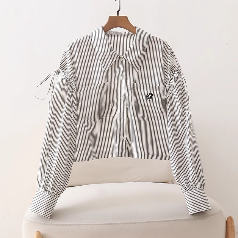 トップス シャツ 襟付き 前開き ボタン 胸ポケット カットアウトデザイン 袖リボン ショート丈 かわいい 大人可愛い きれいめ シンプル 上品 おしゃれ かっこいい カジュアル こなれ感 個性的 トップス シャツ 襟付き 前開き ボタン 胸ポケット カットアウトデザイン 袖リボン ショート丈 かわいい 大人可愛い きれいめ シンプル 上品 おしゃれ かっこいい カジュアル こなれ感 個性的