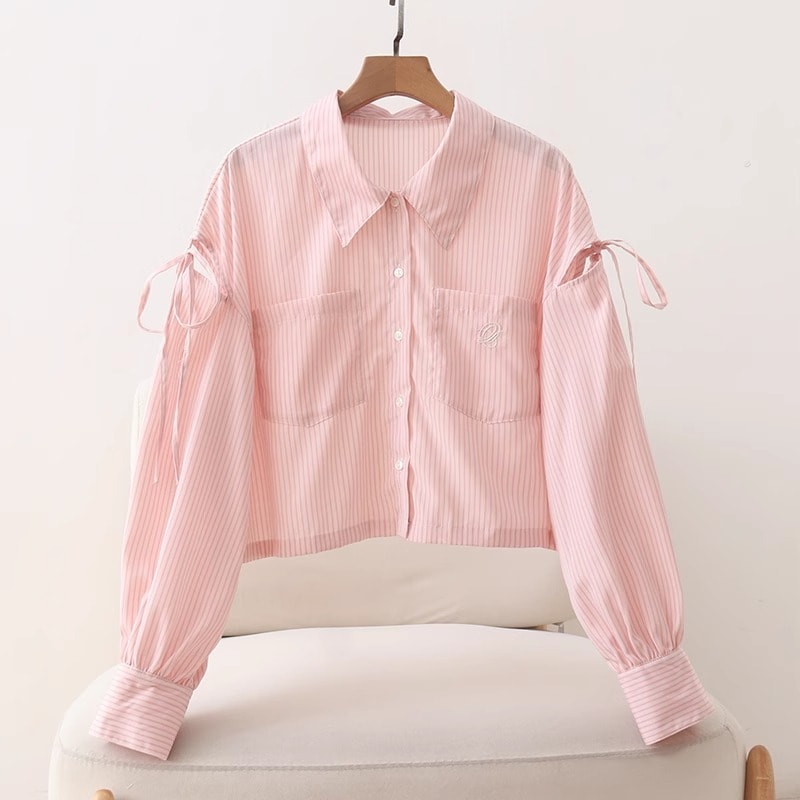 トップス シャツ 襟付き 前開き ボタン 胸ポケット カットアウトデザイン 袖リボン ショート丈 かわいい 大人可愛い きれいめ シンプル 上品 おしゃれ かっこいい カジュアル こなれ感 個性的 トップス シャツ 襟付き 前開き ボタン 胸ポケット カットアウトデザイン 袖リボン ショート丈 かわいい 大人可愛い きれいめ シンプル 上品 おしゃれ かっこいい カジュアル こなれ感 個性的