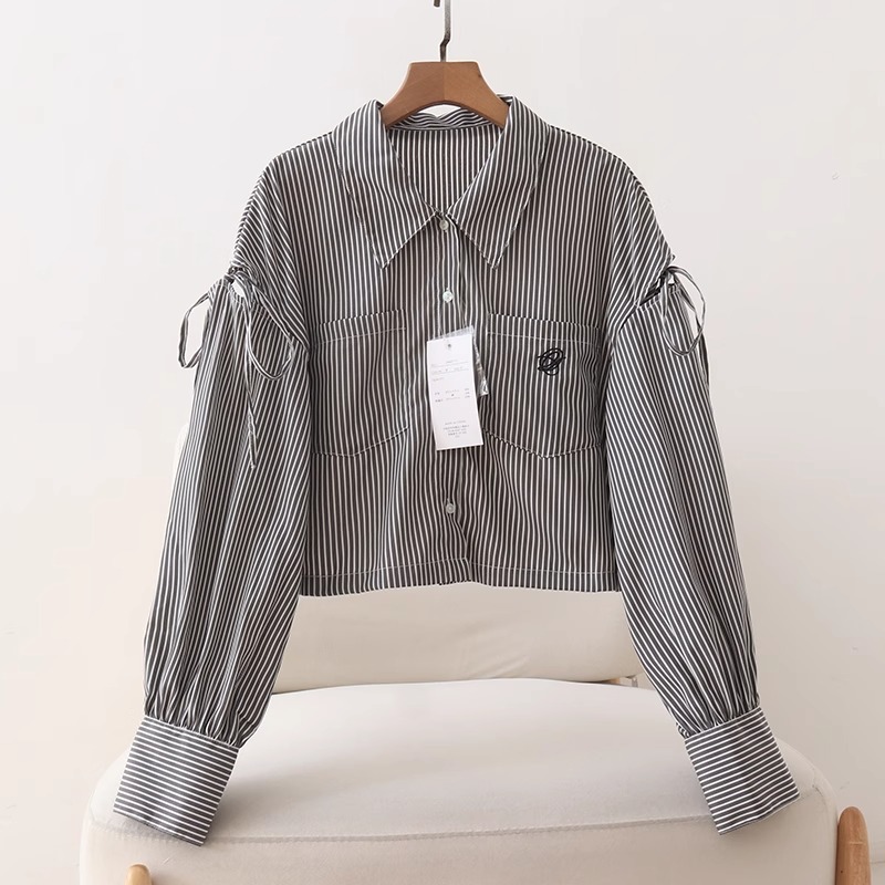 トップス シャツ 襟付き 前開き ボタン 胸ポケット カットアウトデザイン 袖リボン ショート丈 かわいい 大人可愛い きれいめ シンプル 上品 おしゃれ かっこいい カジュアル こなれ感 個性的 トップス シャツ 襟付き 前開き ボタン 胸ポケット カットアウトデザイン 袖リボン ショート丈 かわいい 大人可愛い きれいめ シンプル 上品 おしゃれ かっこいい カジュアル こなれ感 個性的