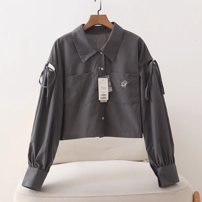 トップス シャツ 襟付き 前開き ボタン 胸ポケット カットアウトデザイン 袖リボン ショート丈 かわいい 大人可愛い きれいめ シンプル 上品 おしゃれ かっこいい カジュアル こなれ感 個性的 トップス シャツ 襟付き 前開き ボタン 胸ポケット カットアウトデザイン 袖リボン ショート丈 かわいい 大人可愛い きれいめ シンプル 上品 おしゃれ かっこいい カジュアル こなれ感 個性的
