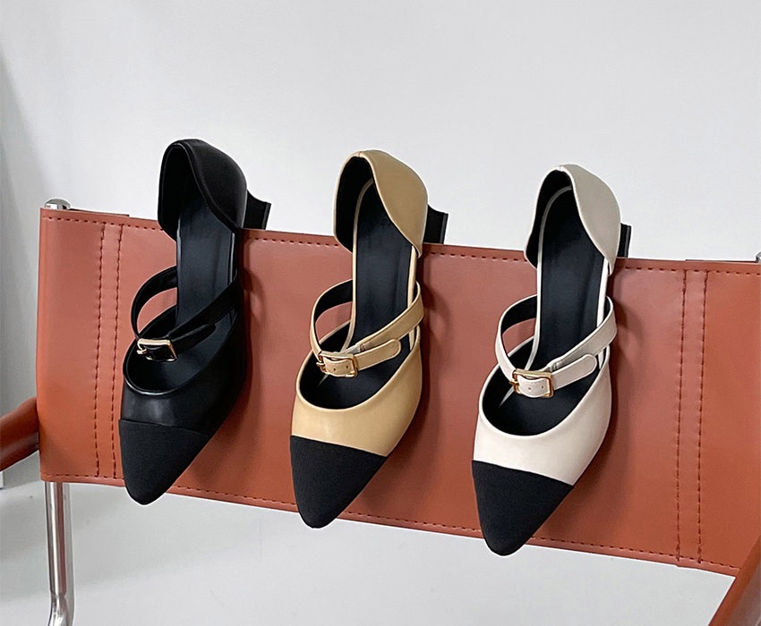 パンプス セパレート キャップトゥ ストラップ ポインテッドトゥ 黒 ベージュ アイボリー