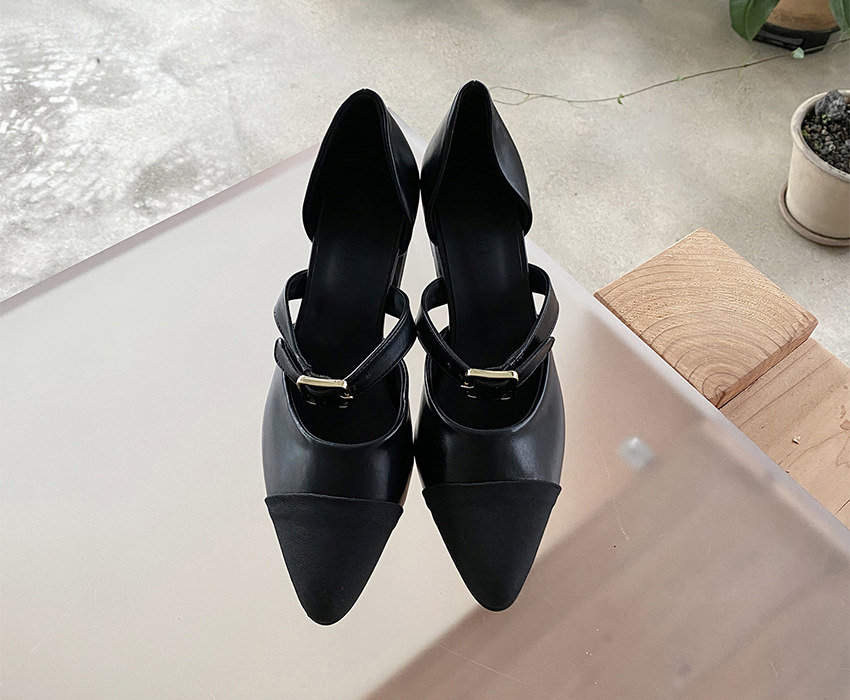 パンプス セパレート キャップトゥ ストラップ ポインテッドトゥ 黒 ベージュ アイボリー