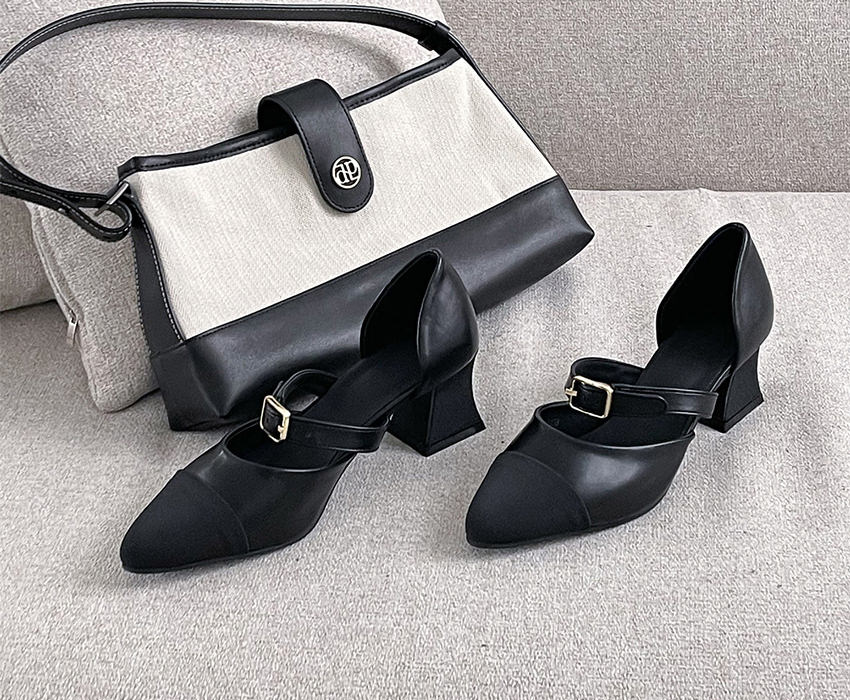 パンプス セパレート キャップトゥ ストラップ ポインテッドトゥ 黒 ベージュ アイボリー