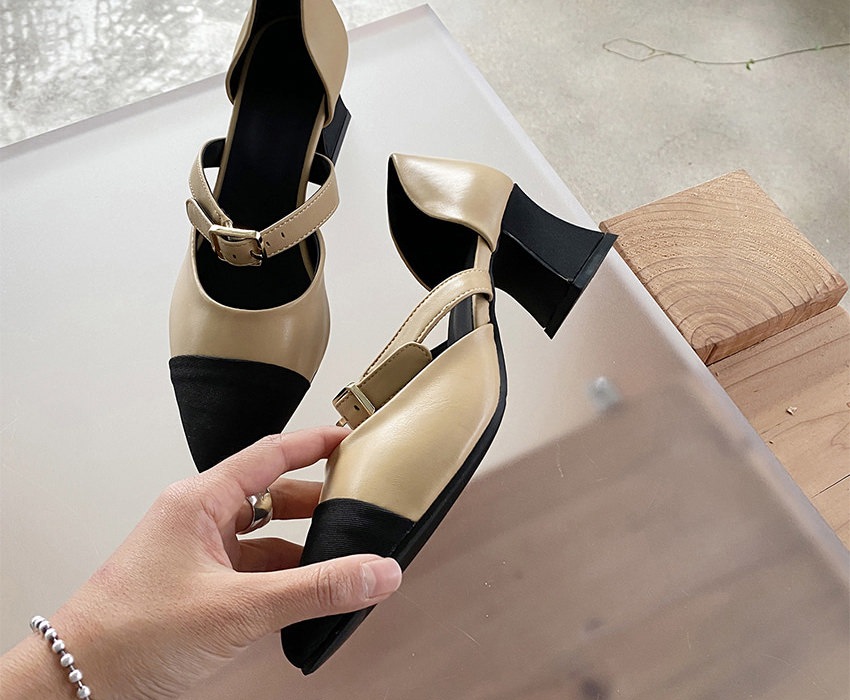 パンプス セパレート キャップトゥ ストラップ ポインテッドトゥ 黒 ベージュ アイボリー