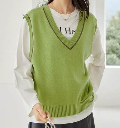 トップス ベスト ショート丈 袖なし 襟なし Vネック プルオーバー ニット かわいい 大人可愛い シンプル カジュアル 大人 上品 おしゃれ お洒落 かっこいい レトロ 大人女子 こなれ感 ラフ キ