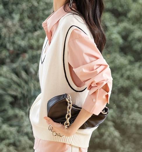 トップス ベスト ショート丈 袖なし 襟なし Vネック プルオーバー ニット かわいい 大人可愛い シンプル カジュアル 大人 上品 おしゃれ お洒落 かっこいい レトロ 大人女子 こなれ感 ラフ キ