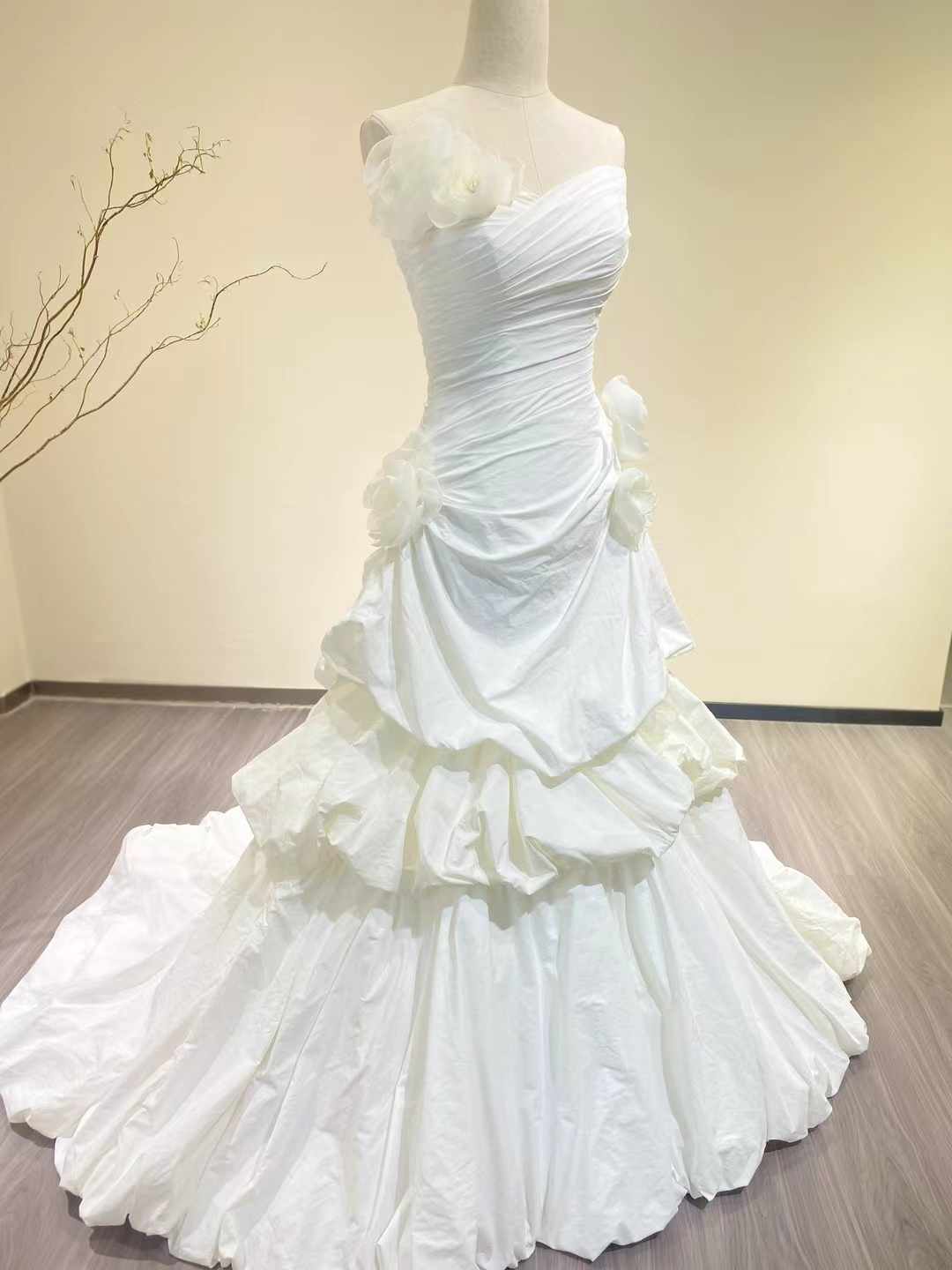 ウェディングドレス デザイン感 マーメイドライン ハンドメイド ラッフルフリル シルクタフタ 花嫁 ウェディングドレス デザイン感 マーメイドライン ハンドメイド ラッフルフリル シルクタフタ 花嫁