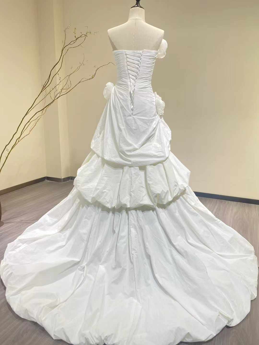 ウェディングドレス デザイン感 マーメイドライン ハンドメイド ラッフルフリル シルクタフタ 花嫁 ウェディングドレス デザイン感 マーメイドライン ハンドメイド ラッフルフリル シルクタフタ 花嫁