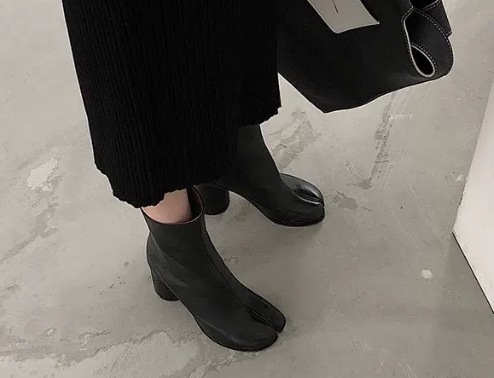 異国風 レディース ブーツ ショートブーツ ハイヒール 太ヒール 8 美脚 脚長 足袋風 馬蹄風 革 大人可愛い きれいめ シンプル カジュアル 上品 おしゃれ かっこいい エレガント マニッシュ 異国風 レディース ブーツ ショートブーツ ハイヒール 太ヒール 8 美脚 脚長 足袋風 馬蹄風 革 大人可愛い きれいめ シンプル カジュアル 上品 おしゃれ かっこいい エレガント マニッシュ