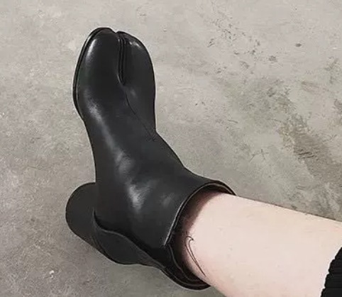 異国風 レディース ブーツ ショートブーツ ハイヒール 太ヒール 8 美脚 脚長 足袋風 馬蹄風 革 大人可愛い きれいめ シンプル カジュアル 上品 おしゃれ かっこいい エレガント マニッシュ 異国風 レディース ブーツ ショートブーツ ハイヒール 太ヒール 8 美脚 脚長 足袋風 馬蹄風 革 大人可愛い きれいめ シンプル カジュアル 上品 おしゃれ かっこいい エレガント マニッシュ