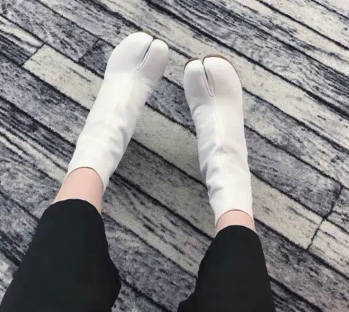 異国風 レディース ブーツ ショートブーツ ハイヒール 太ヒール 8 美脚 脚長 足袋風 馬蹄風 革 大人可愛い きれいめ シンプル カジュアル 上品 おしゃれ かっこいい エレガント マニッシュ 異国風 レディース ブーツ ショートブーツ ハイヒール 太ヒール 8 美脚 脚長 足袋風 馬蹄風 革 大人可愛い きれいめ シンプル カジュアル 上品 おしゃれ かっこいい エレガント マニッシュ