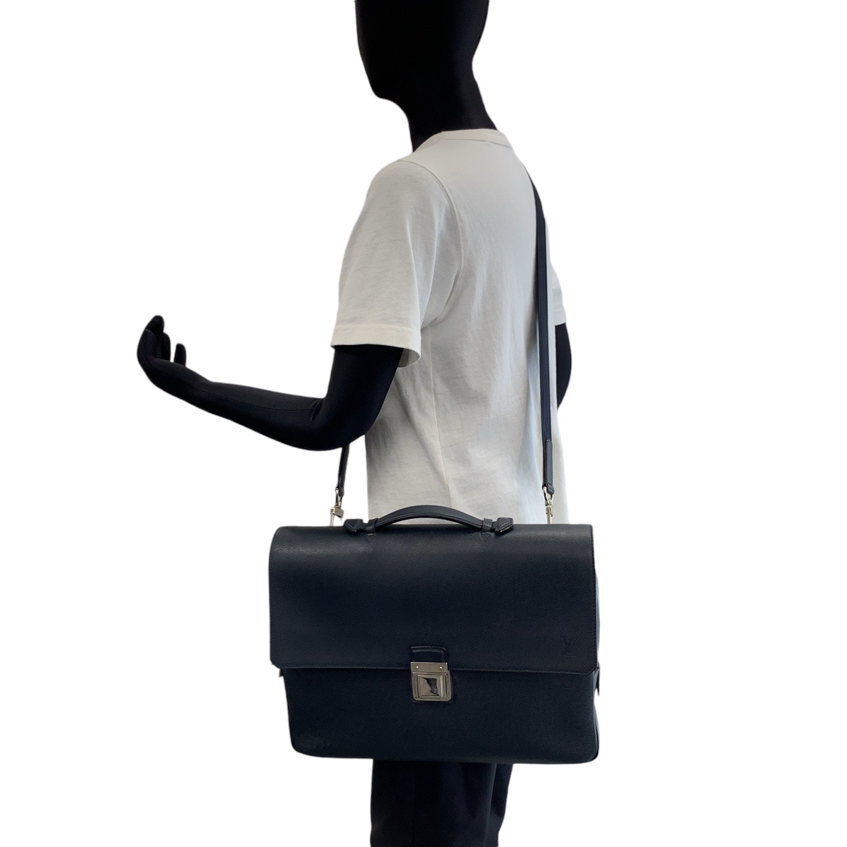 美品 タイガ ヴァシリPM ボレアル ネイビー シルバー金具 タイガ M32640 ショルダーバッグ ビジネスバッグ 2way メンズ 410659
