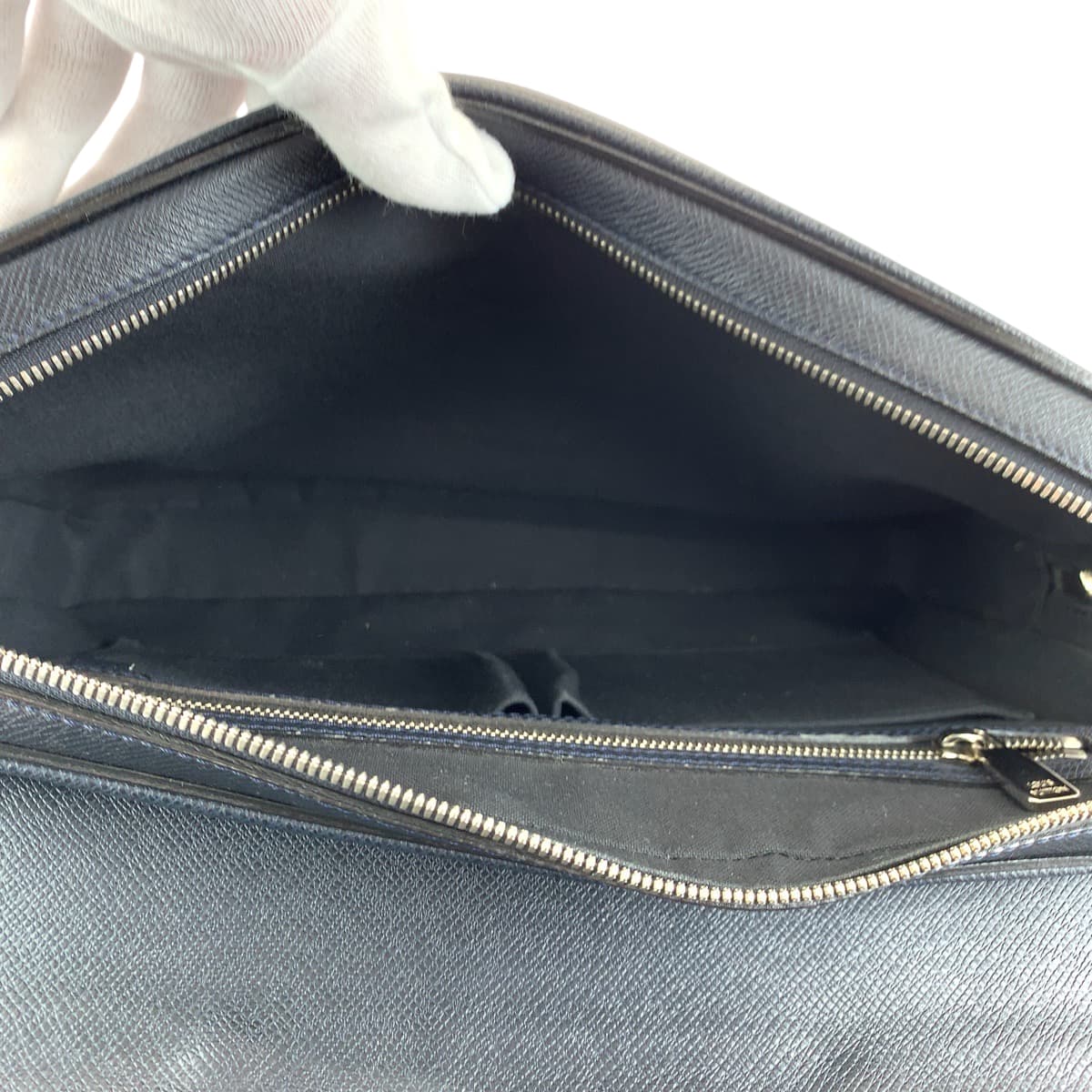 美品 タイガ ヴァシリPM ボレアル ネイビー シルバー金具 タイガ M32640 ショルダーバッグ ビジネスバッグ 2way メンズ 410659
