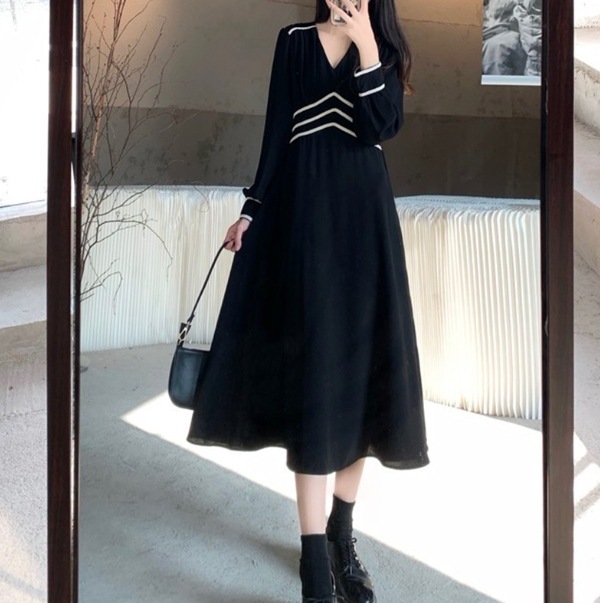 ワンピース ミモレ 袖あり 長袖 Vネック 襟なし フレア デザイン トリム 美ライン ニュアンス ラインデザイン かわいい 大人可愛い きれいめ シンプル カジュアル 大人 上品 おしゃれ お洒落 ワンピース ミモレ 袖あり 長袖 Vネック 襟なし フレア デザイン トリム 美ライン ニュアンス ラインデザイン かわいい 大人可愛い きれいめ シンプル カジュアル 大人 上品 おしゃれ お洒落