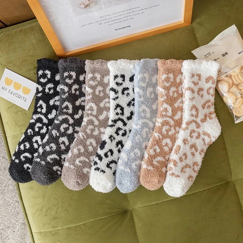 ルームウェア 寝巻き 寝間着 かわいい 暖かい ズボン付き いちご柄 パジャマ 着心地よい レディース ゆったり 気持ちいい 癒し感 長袖パジャマ お揃い サンゴベルベット 冬 女の子