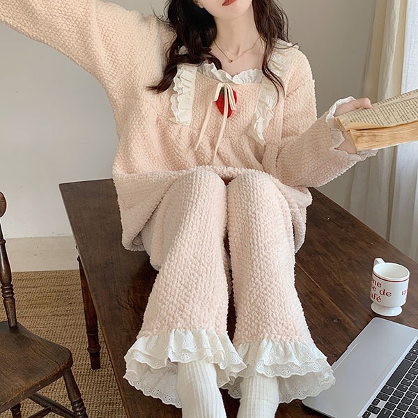 ルームウェア 寝巻き 寝間着 かわいい 暖かい ズボン付き いちご柄 パジャマ 着心地よい レディース ゆったり 気持ちいい 癒し感 長袖パジャマ お揃い サンゴベルベット 冬 女の子
