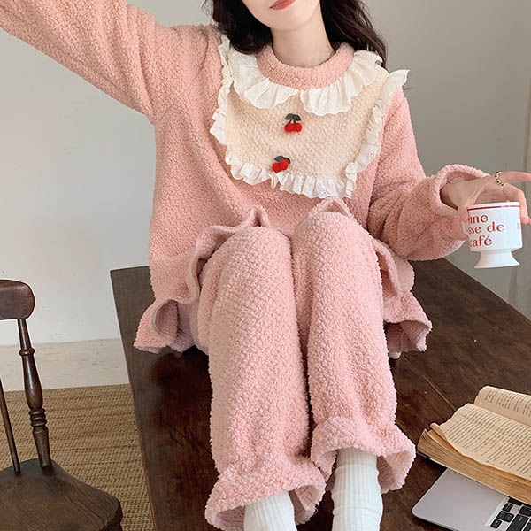 ルームウェア 寝巻き 寝間着 かわいい 暖かい ズボン付き いちご柄 パジャマ 着心地よい レディース ゆったり 気持ちいい 癒し感 長袖パジャマ お揃い サンゴベルベット 冬 女の子