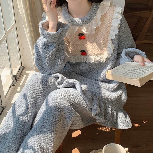 ルームウェア 寝巻き 寝間着 かわいい 暖かい ズボン付き いちご柄 パジャマ 着心地よい レディース ゆったり 気持ちいい 癒し感 長袖パジャマ お揃い サンゴベルベット 冬 女の子